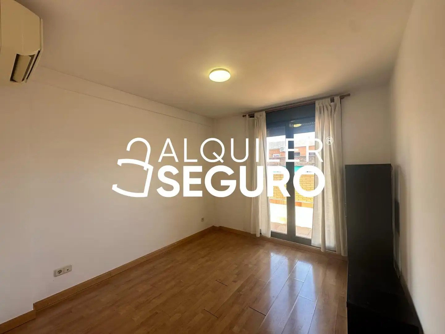 Bedroom of Flat for rent in Madrid  with Air Conditioner, Heating and Terrace