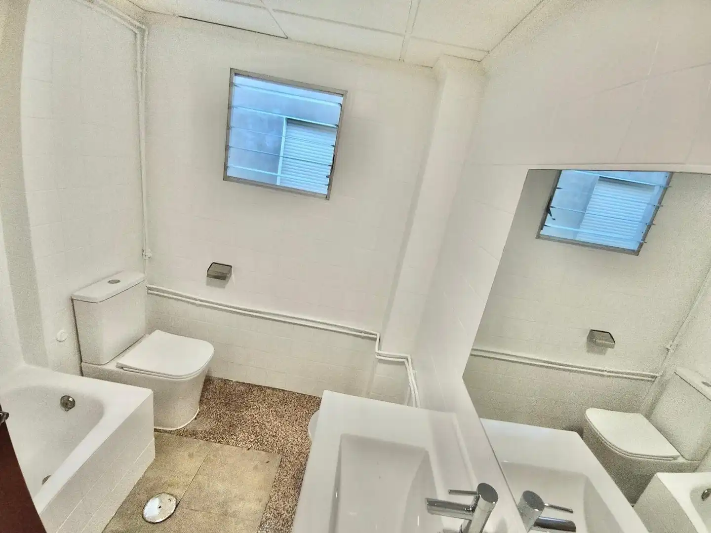 Baño de Apartamento de alquiler en Almoradí con Amueblado, Microondas y TV