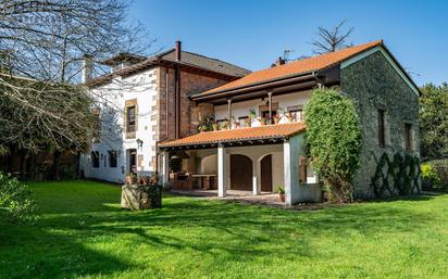 Vista exterior de Casa o xalet en venda en Santiurde de Toranzo amb Calefacció, Jardí privat i Terrassa