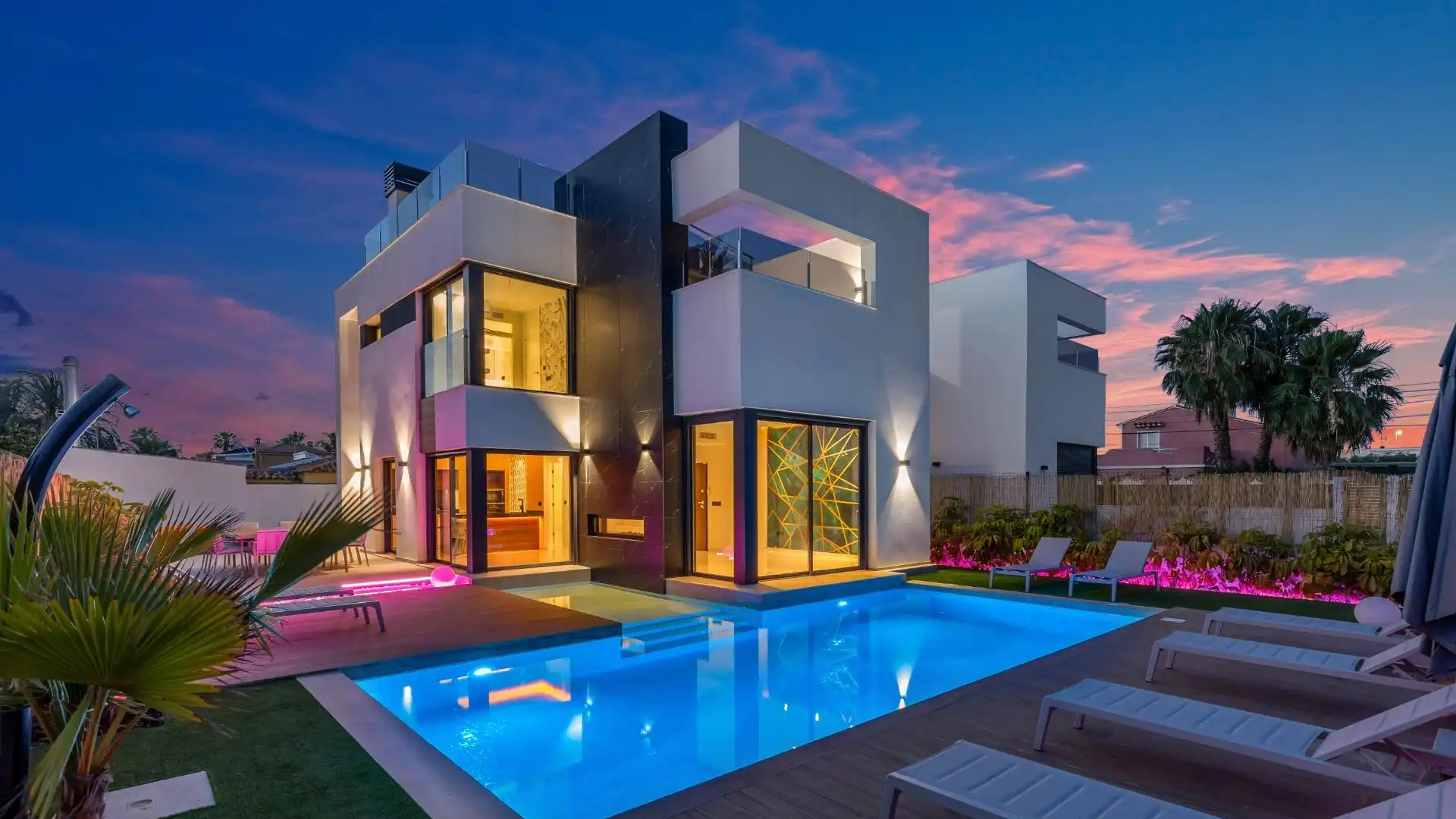 Piscina de Casa o xalet en venda en Torrevieja amb Aire condicionat, Jardí privat i Terrassa