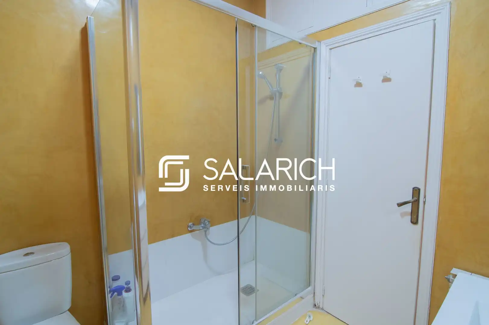 Baño de Piso en venta en Barcelona con Aire acondicionado, Calefacción y Terraza