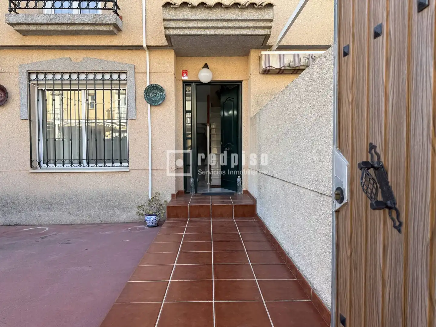 Vista exterior de Casa o xalet en venda en Cártama amb Aire condicionat, Terrassa i Alarma