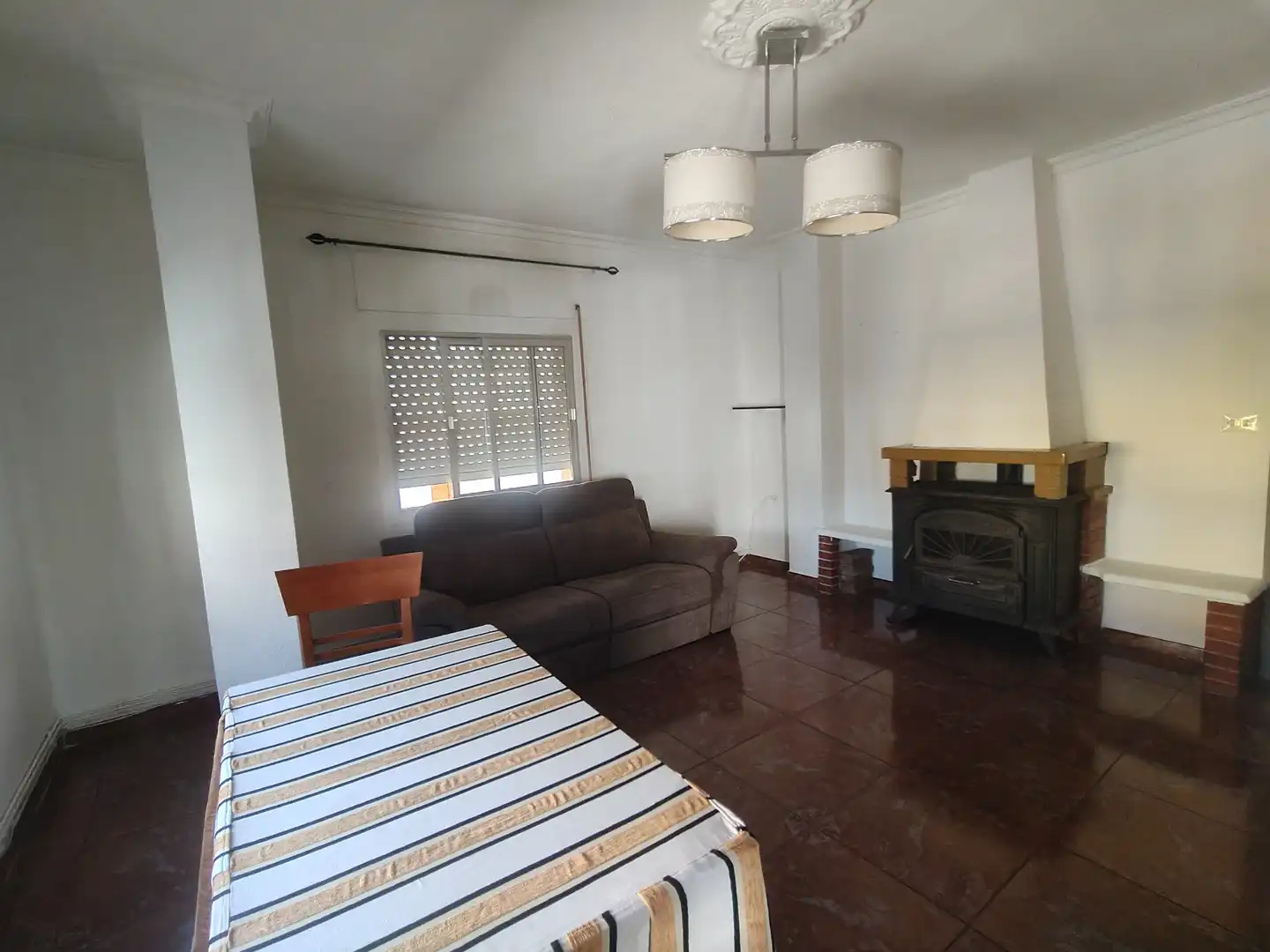 Sala d'estar de Casa o xalet en venda en Baza amb Moblat