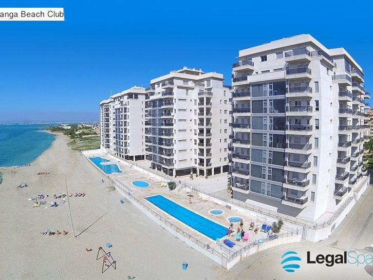 Vista exterior de Apartament en venda en La Manga del Mar Menor amb Aire condicionat, Terrassa i Piscina