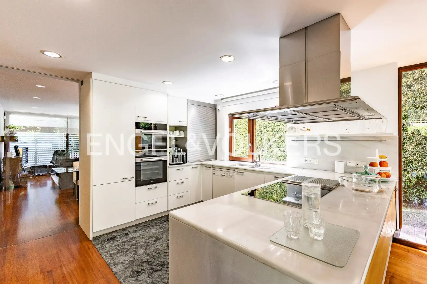 Cocina de Casa o chalet en venta en Sant Cugat del Vallès con Aire acondicionado, Calefacción y Jardín privado