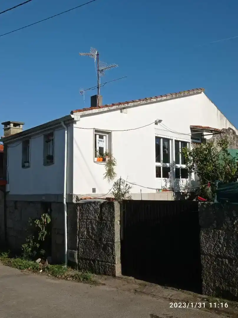 Außenansicht von Einfamilien-Reihenhaus zum Verkauf in Amoeiro