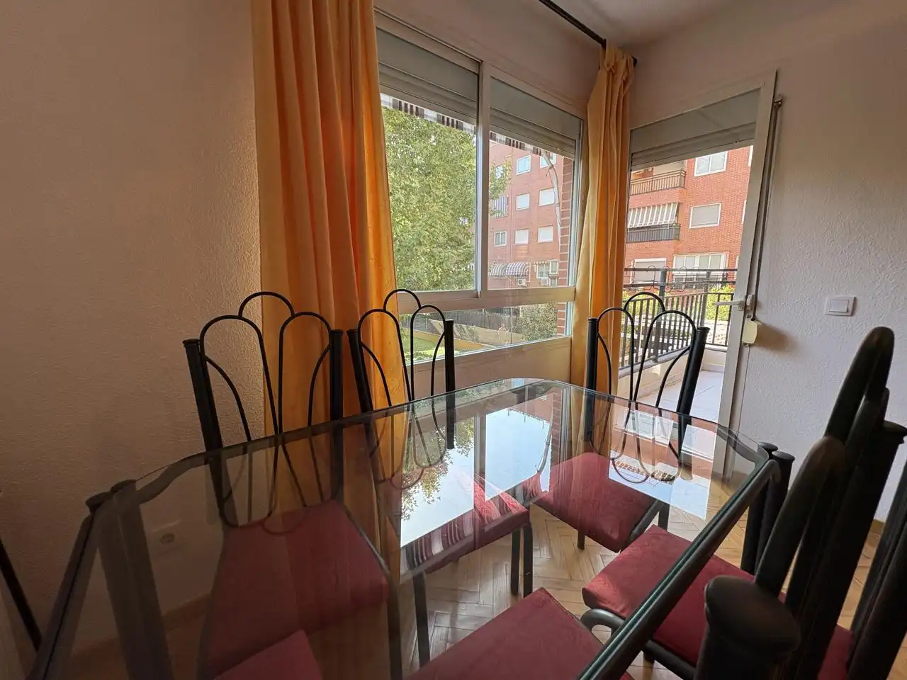 Wohnung zur Miete in Calle Ramón María del Valle Inclán, Espartales