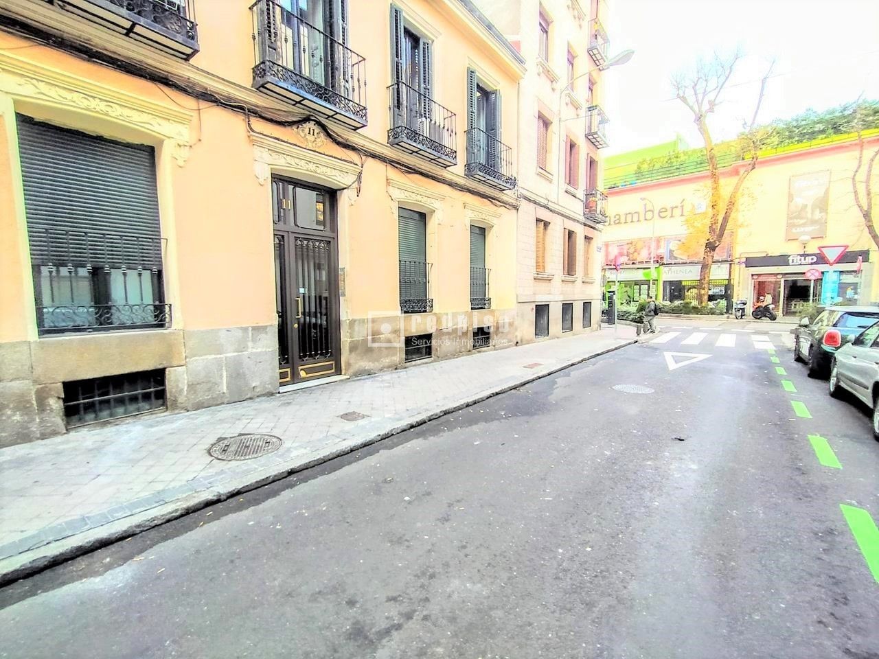 Vista exterior de Estudi en venda en  Madrid Capital amb Calefacció i Moblat