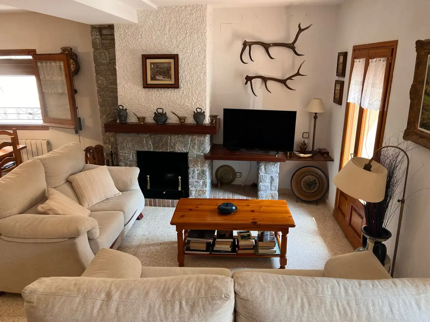 Sala de estar de Casa adosada en venta en Sant Pau de Segúries con Calefacción, Amueblado y Balcón