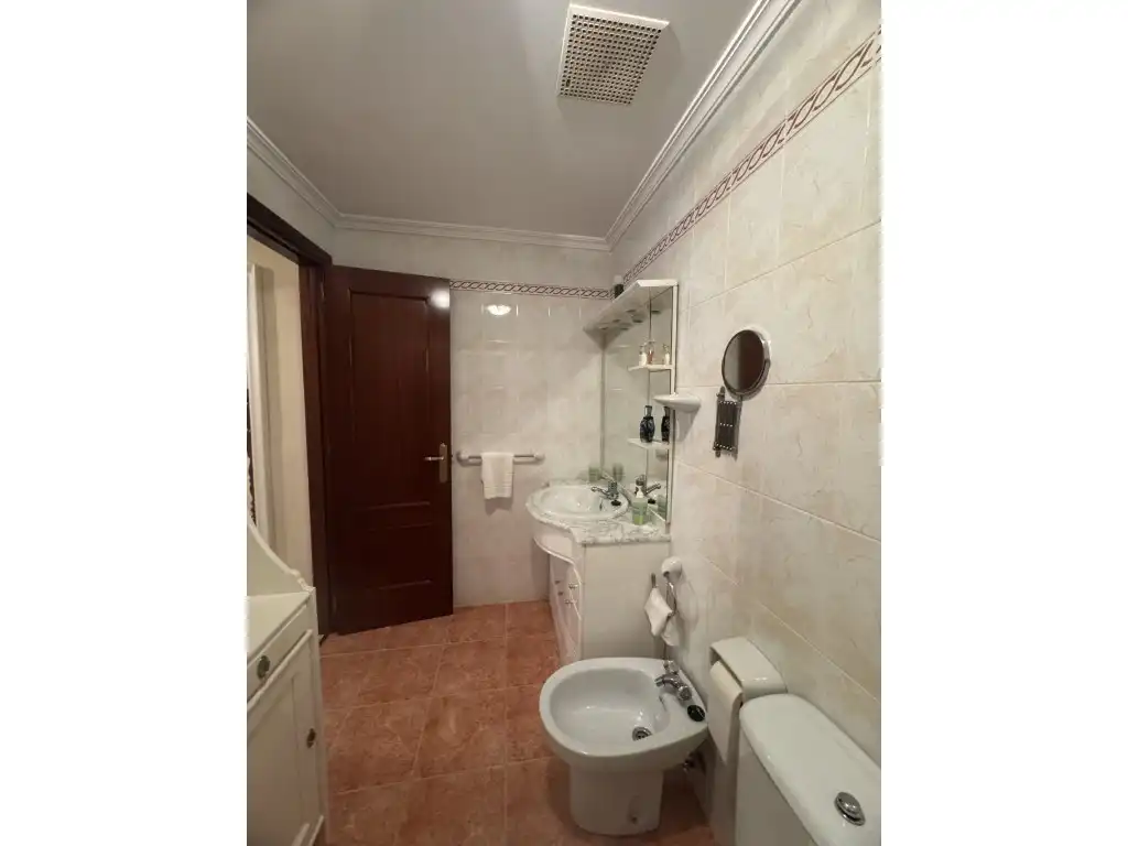 Badezimmer von Haus oder Chalet zum Verkauf in Algeciras mit Ofen und Waschmaschine