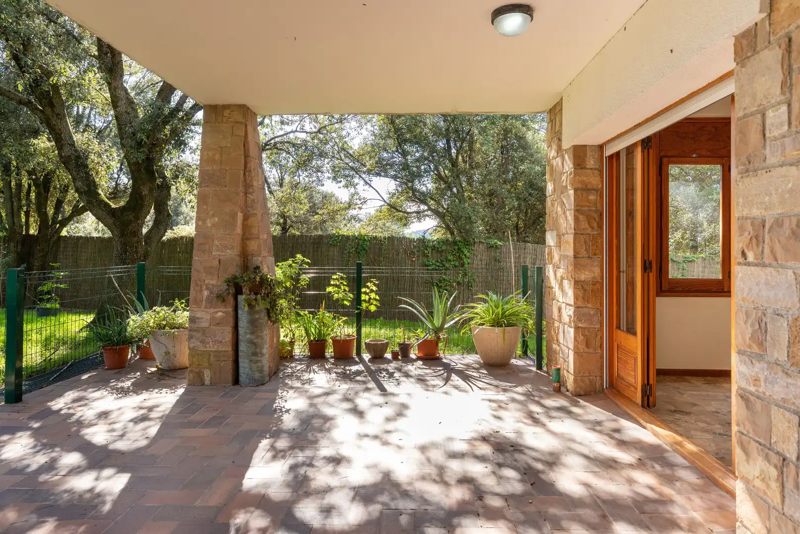 Terrassa de Casa o xalet en venda en Matadepera amb Calefacció, Jardí privat i Traster