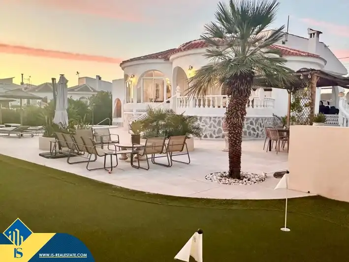Detached house with pool for sale in Zona Carrefour - Urbanizaciones