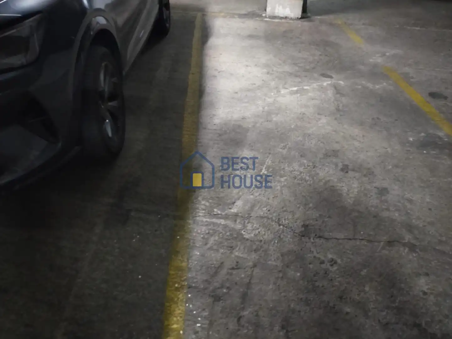 Parking de Piso en venta en León Capital  con Calefacción y Amueblado