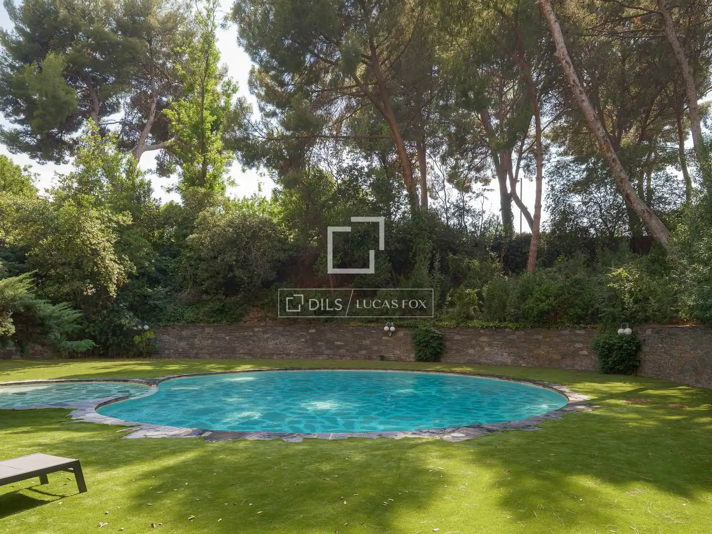 Schwimmbecken von Wohnung zum Verkauf in Barcelona mit Klimaanlage, Terrasse und Abstellraum