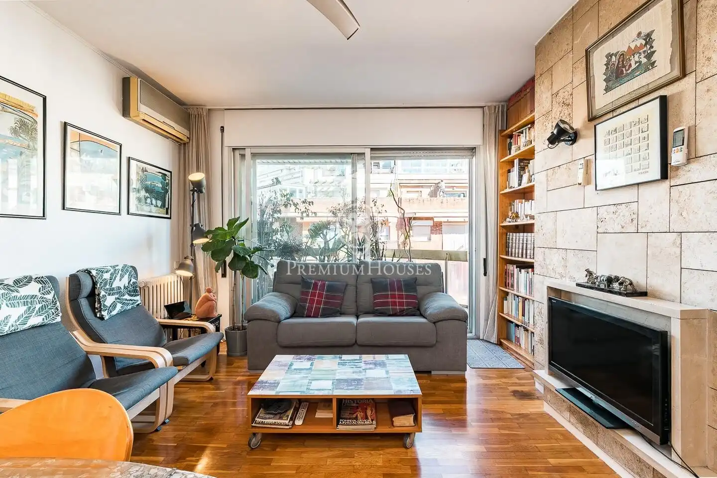 Sala de estar de Piso en venta en Barcelona con Calefacción, Terraza y Balcón