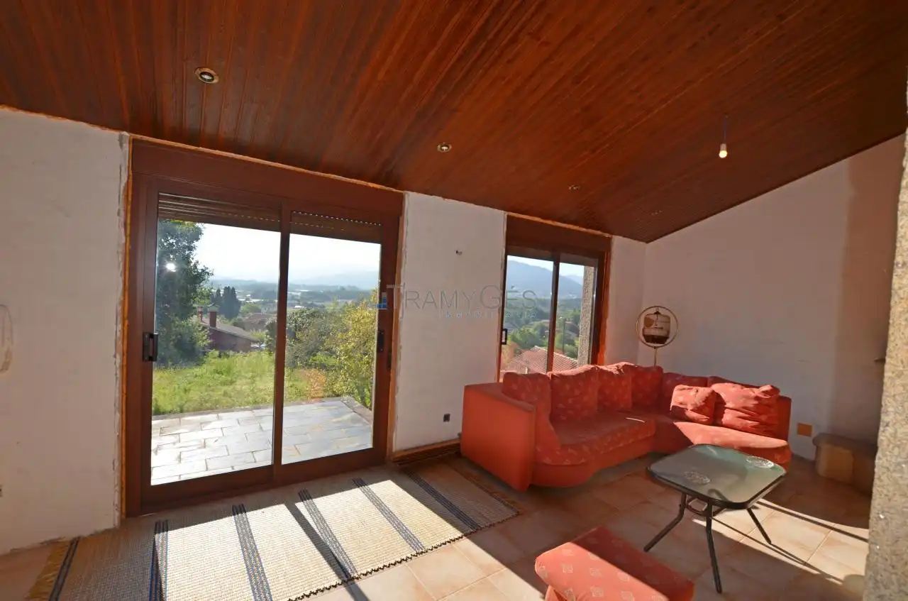 Sala de estar de Finca rústica en venta en O Rosal   con Calefacción, Jardín privado y Terraza