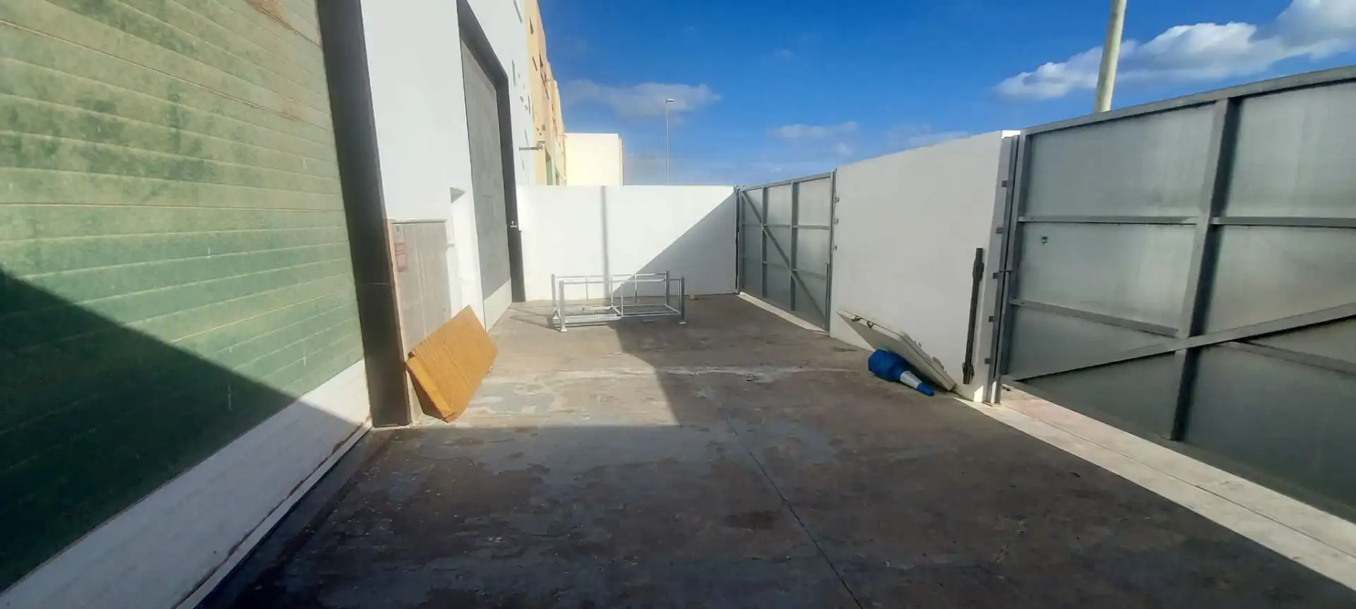 Parkplatz von Fabrikhallen zur Miete in Puerto del Rosario