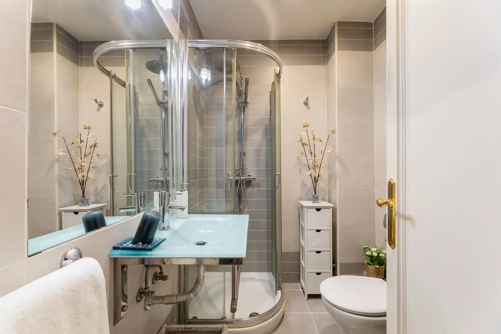 Badezimmer von Haus oder Chalet zum Verkauf in Pozuelo de Alarcón mit Klimaanlage, Heizung und Privatgarten