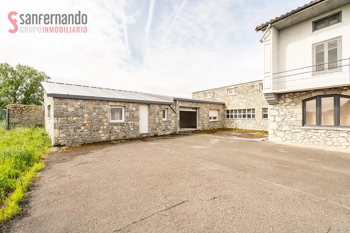 Vista exterior de Casa o xalet en venda en Santa Cruz de Bezana amb Terrassa i Traster