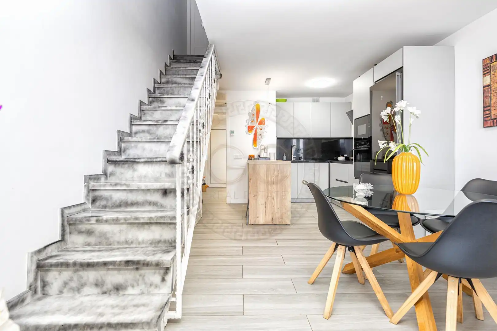 Küche von Einfamilien-Reihenhaus zum Verkauf in San Bartolomé de Tirajana mit Klimaanlage, Privatgarten und Terrasse