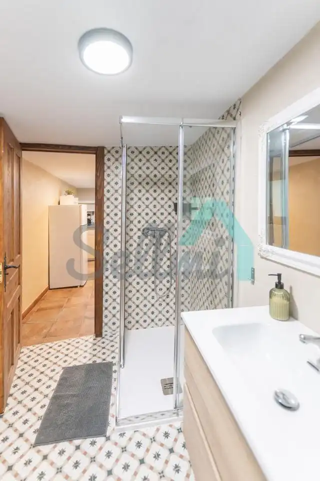 Badezimmer von Wohnung zur Miete in Salas mit Heizung, Privatgarten und Möbliert