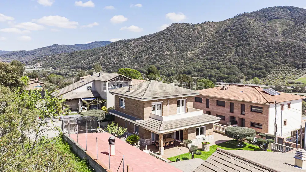 Vista exterior de Casa o xalet en venda en La Torre de Claramunt amb Aire condicionat, Calefacció i Jardí privat