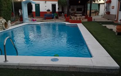 Piscina de Casa o xalet en venda en Marchena amb Aire condicionat, Jardí privat i Piscina