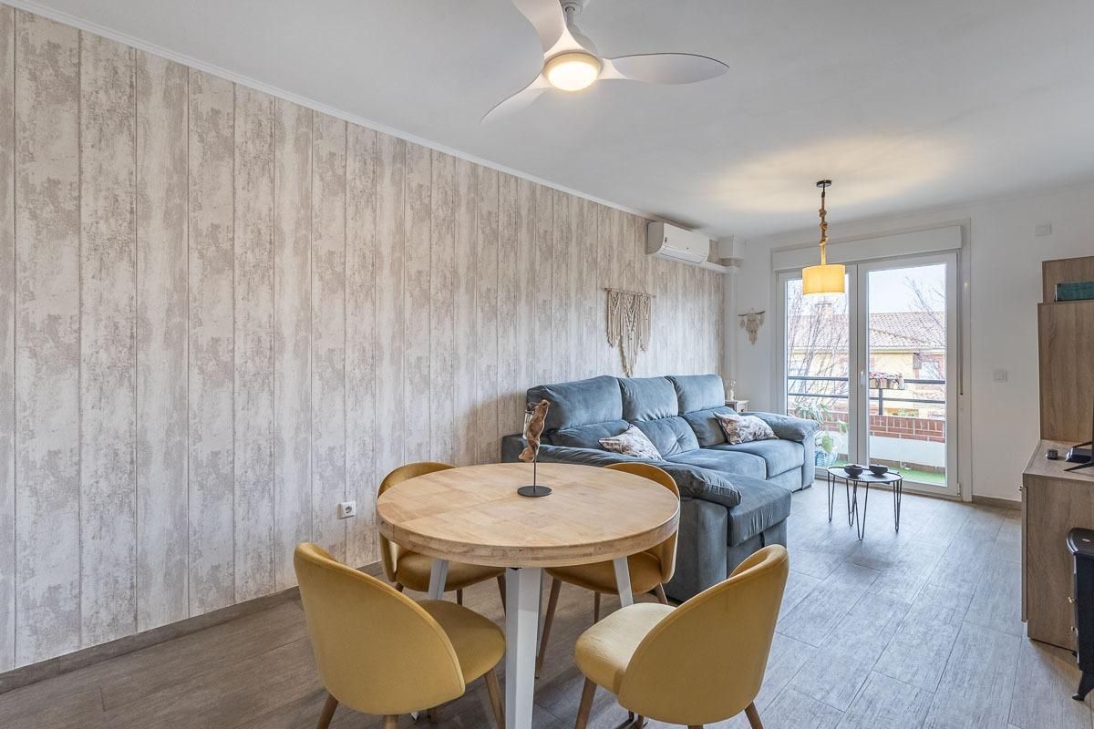 Sala d'estar de Pis en venda en Armilla amb Aire condicionat i Terrassa