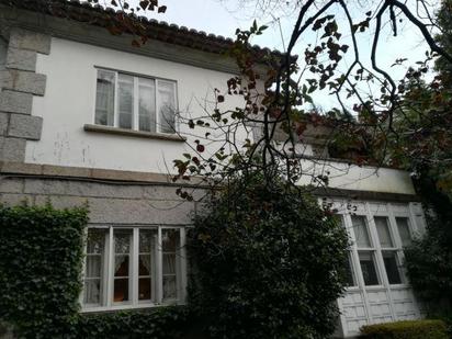 Vista exterior de Casa o xalet en venda en Santiago de Compostela  amb Calefacció, Jardí privat i Parquet