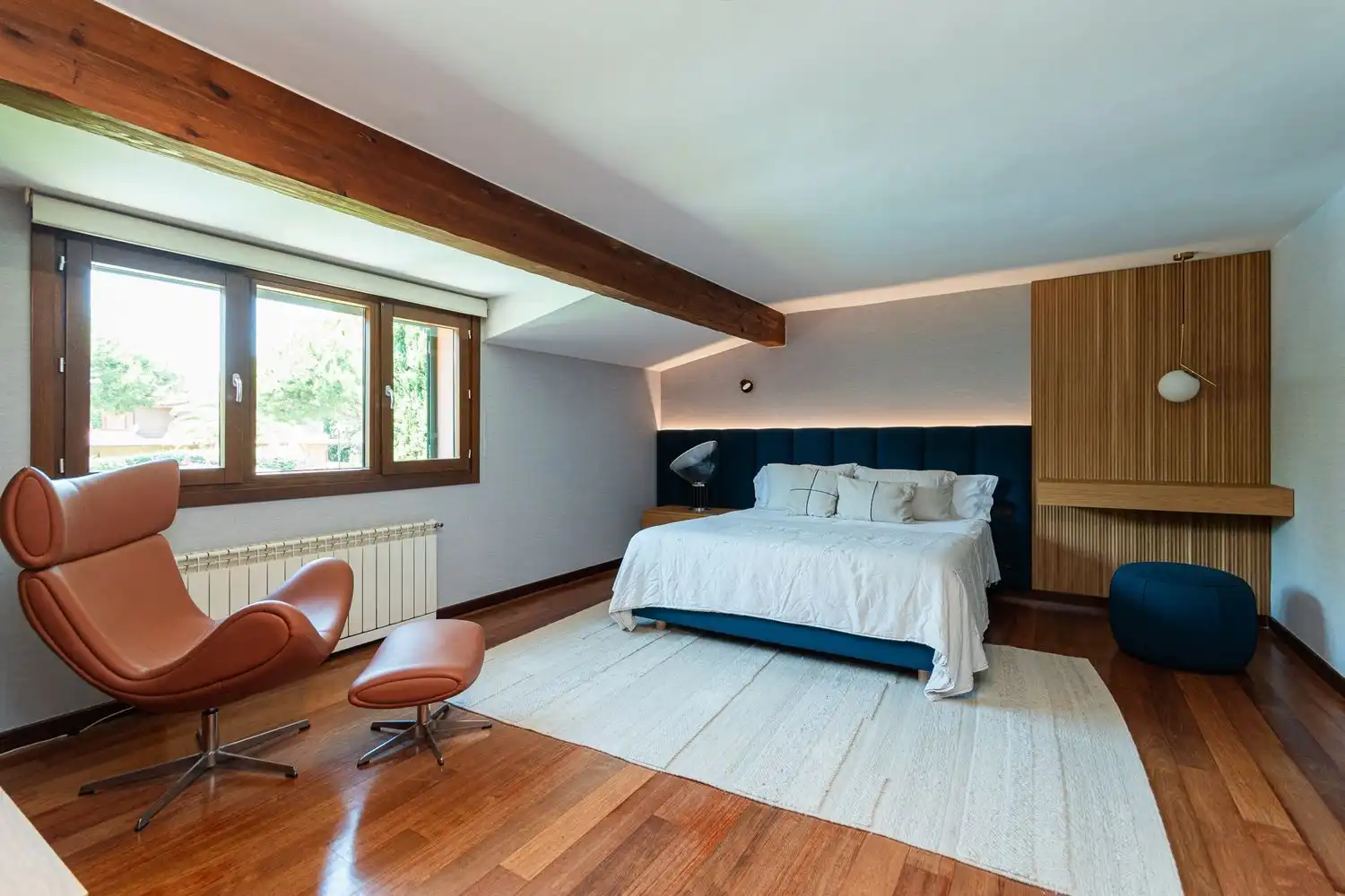 Schlafzimmer von Einfamilien-Reihenhaus zum Verkauf in Boadilla del Monte mit Klimaanlage, Heizung und Abstellraum
