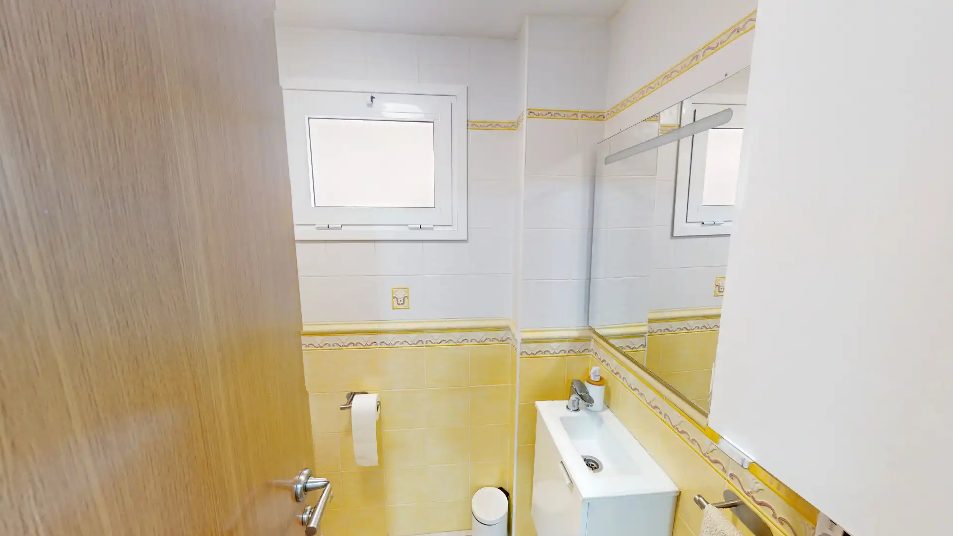 Bathroom of Flat for sale in Elche / Elx  with Furnished