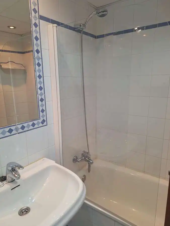 Bathroom of Apartments for rent in Córdoba  with Air Conditioner and Heating