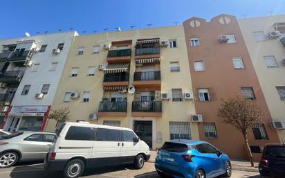 Vista exterior de Pis en venda en Dos Hermanas amb Terrassa i Traster