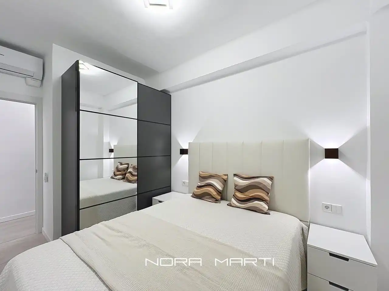 Bedroom of Flat for sale in Barcelona  with Air Conditioner, Heating and Parquet flooring