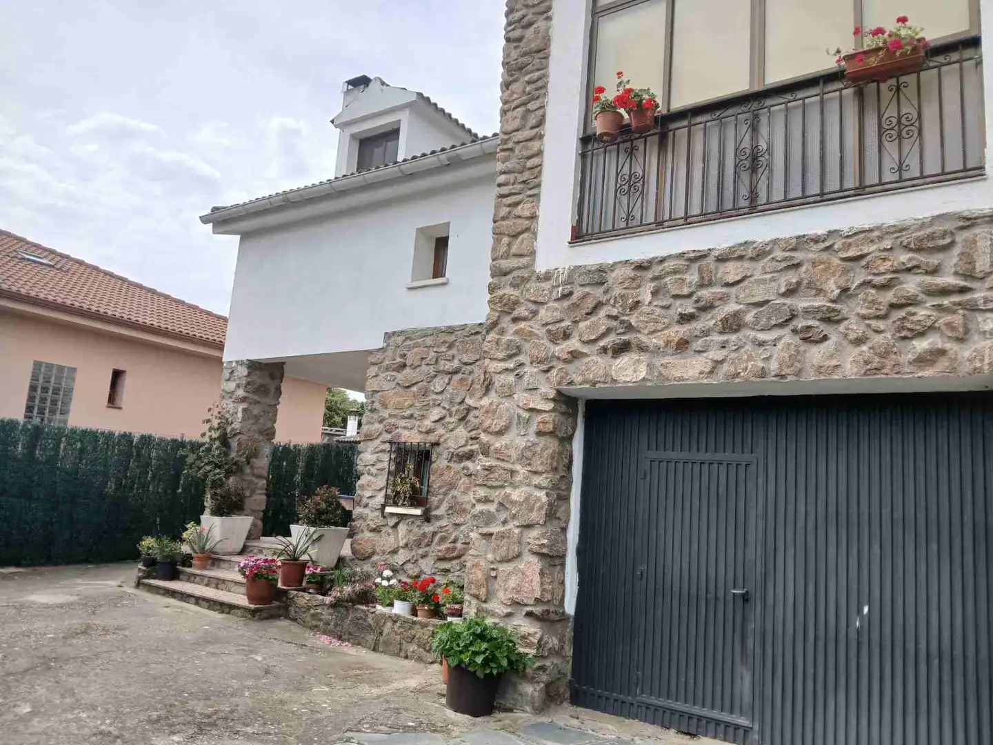 Vista exterior de Casa o xalet en venda en Segovia amb Calefacció, Jardí privat i Terrassa