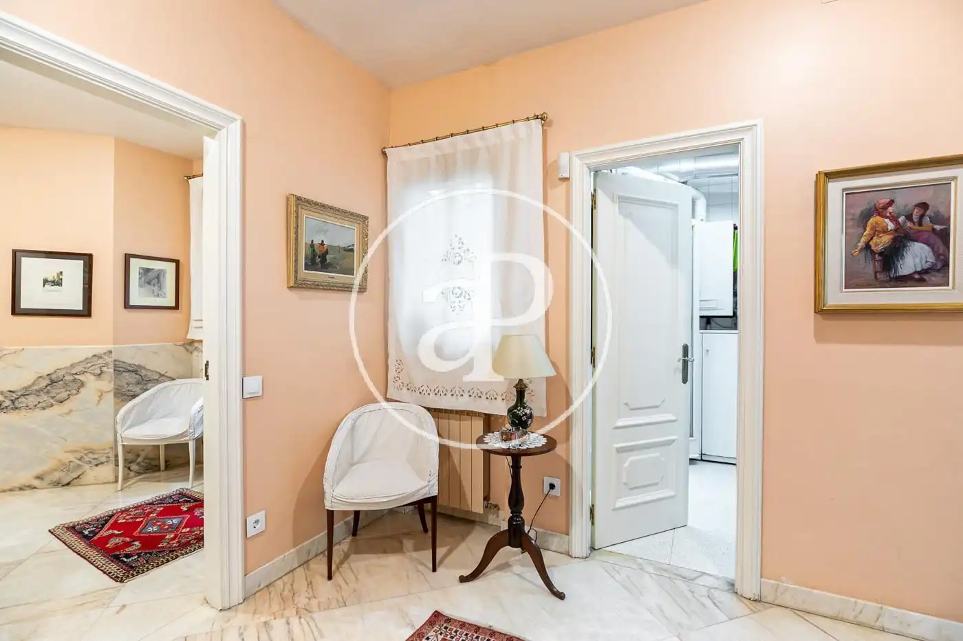 Einfamilien-Reihenhaus zum Verkauf in Barcelona mit Klimaanlage, Heizung und Privatgarten