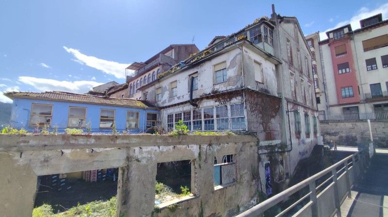 Vista exterior de Edifici en venda en Pravia