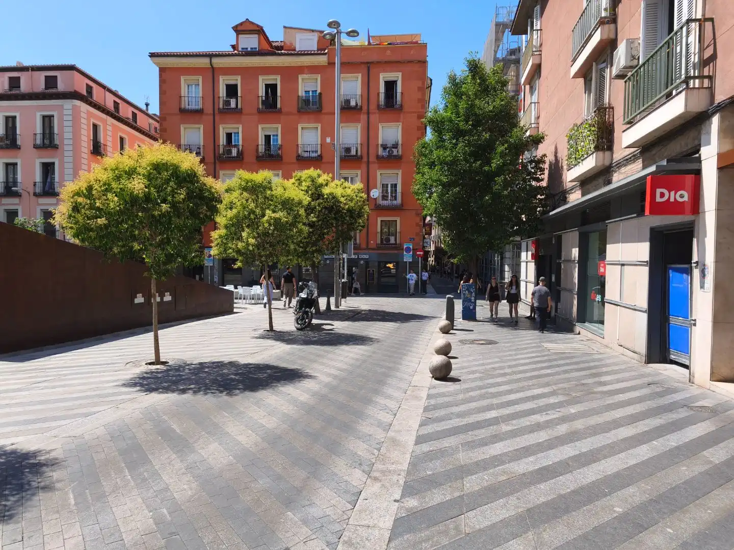 Vista exterior de Local en venda en Madrid