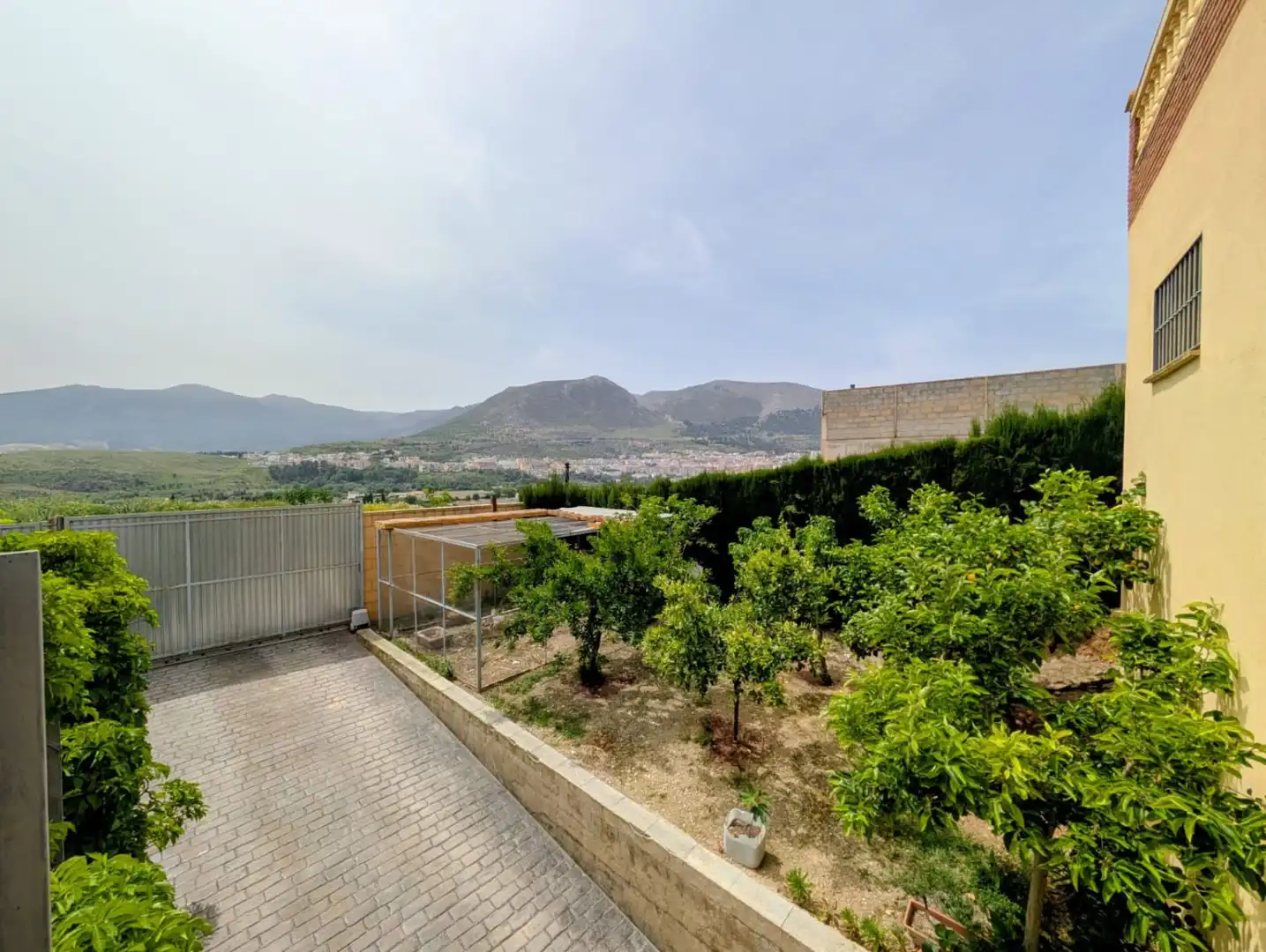 Vista exterior de Casa o xalet en venda en Loja amb Aire condicionat, Calefacció i Jardí privat