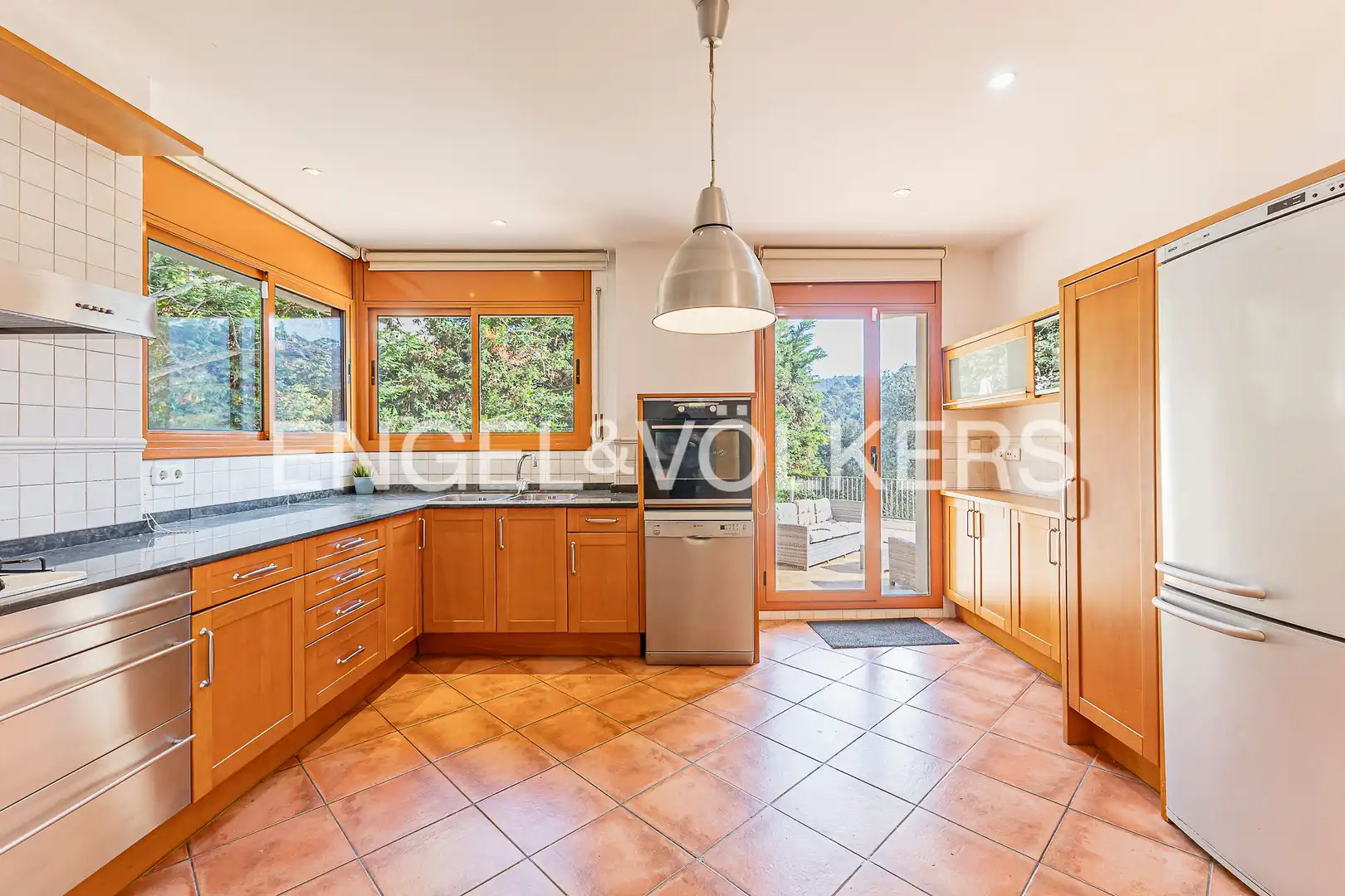 Cocina de Casa o chalet en venta en Barcelona con Aire acondicionado, Calefacción y Jardín privado