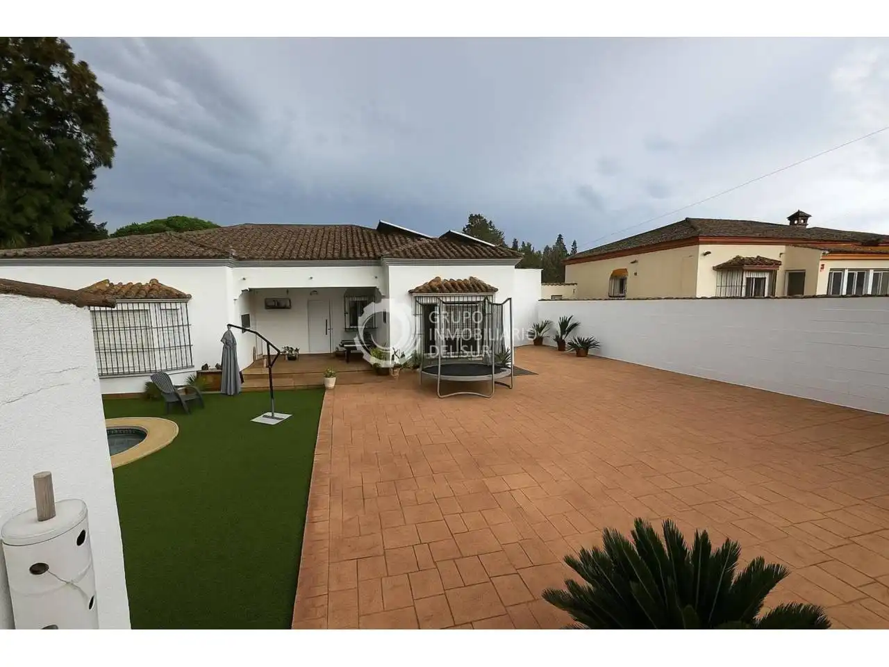 Jardí de Casa adosada en venda en Chiclana de la Frontera amb Aire condicionat, Jardí privat i Piscina