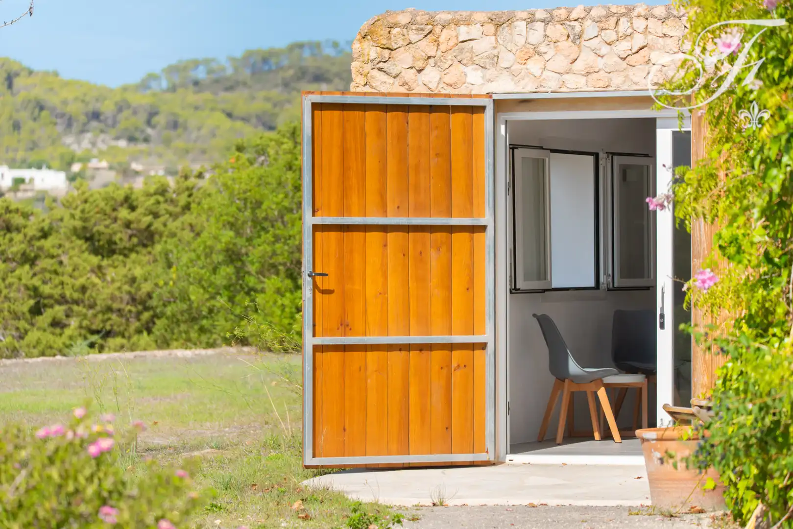 Vista exterior de Finca rústica en venda en Sant Antoni de Portmany amb Calefacció, Jardí privat i Terrassa