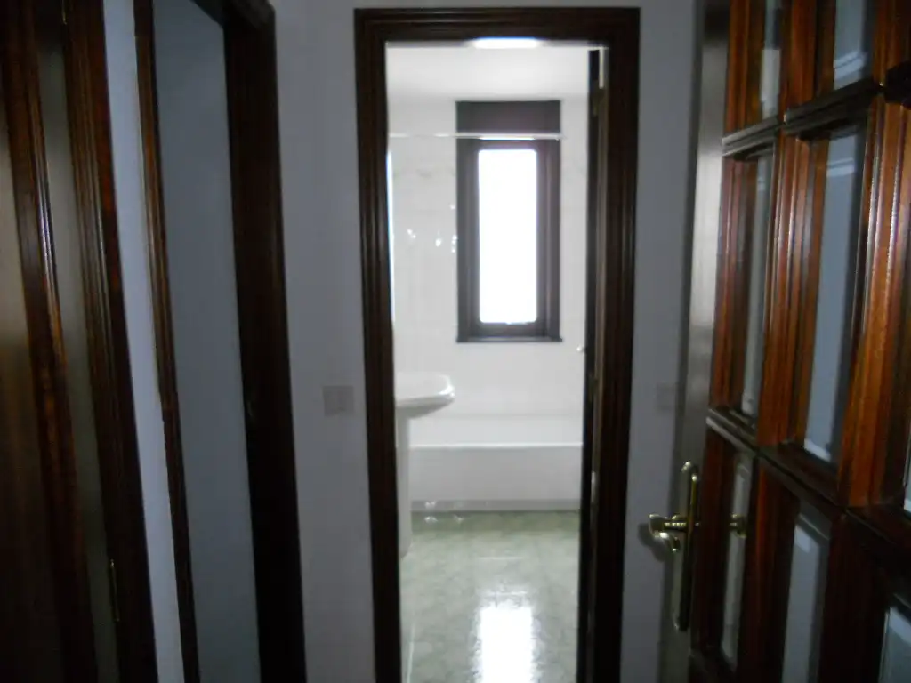 Baño de Piso de alquiler en Santiago de Compostela  con Calefacción, Trastero y Horno