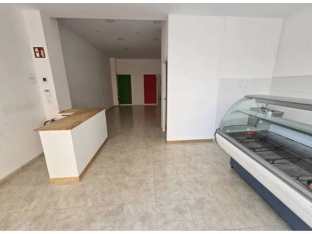 Local comercial en Alquiler en Maria Aurelia Campmany en El Molí - El Rieral