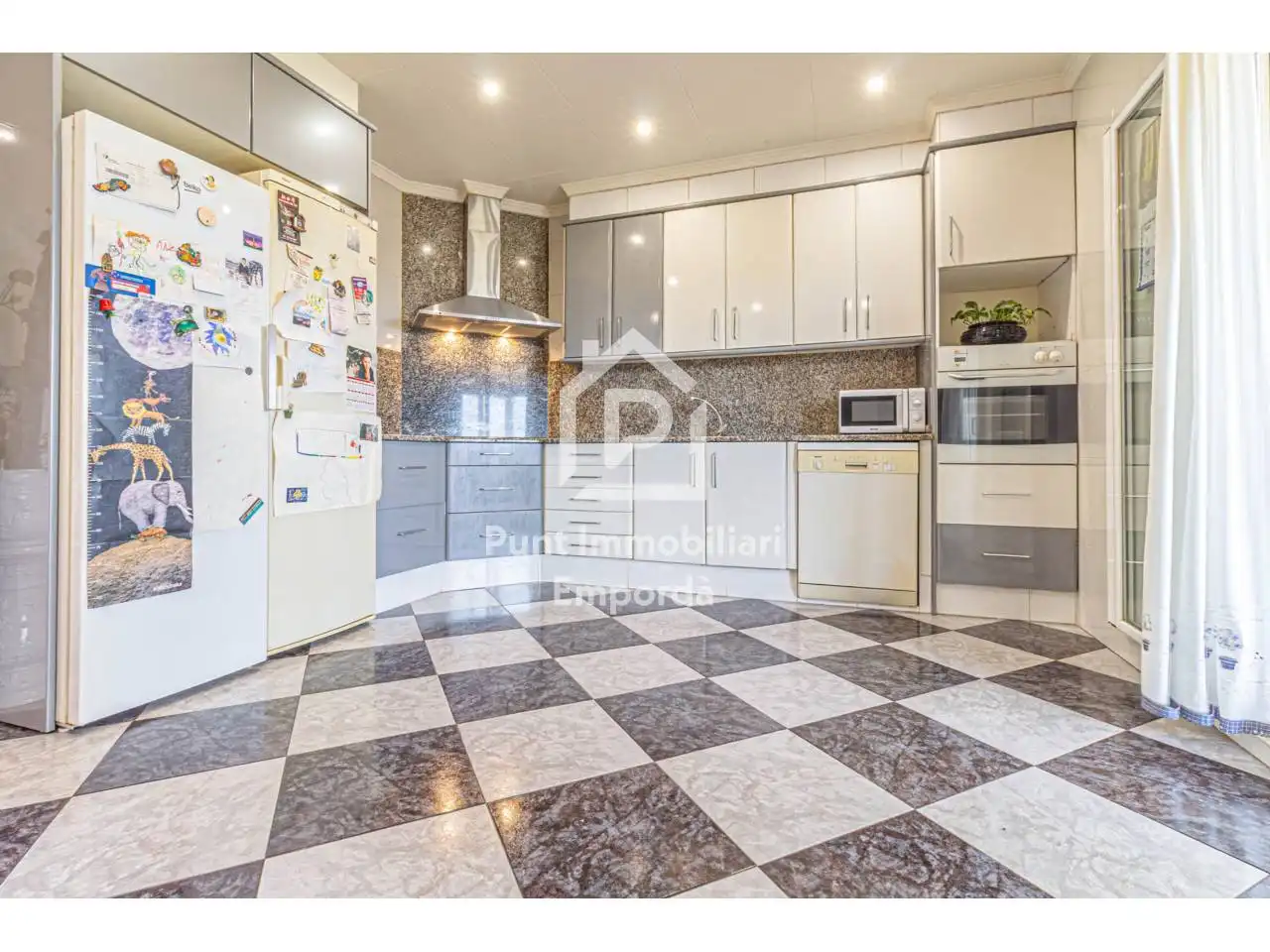 Cocina de Dúplex en venta en Figueres con Terraza