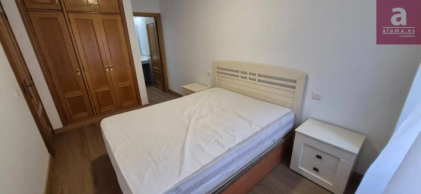 Habitación de Estudio de alquiler en Cáceres con Aire acondicionado, Trastero y Amueblado