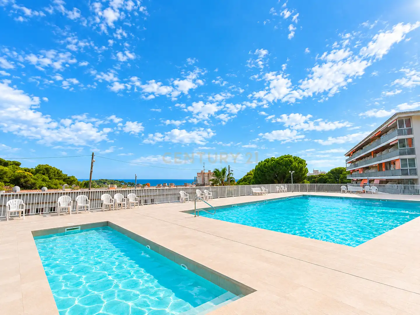 Apartament amb terrassa en venda a Av. Dr. Fleming, Lloret de Mar, Spain 39, imagen 3