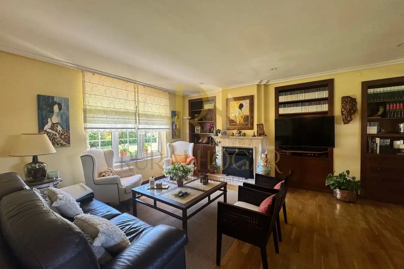 Sala de estar de Casa o chalet en venta en Santovenia de la Valdoncina con Calefacción, Jardín privado y Parquet