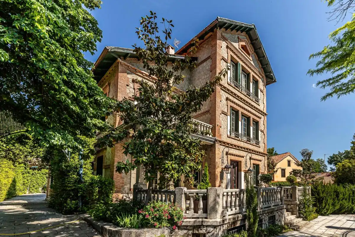 Exterior view of Houses for sale in San Lorenzo de El Escorial  with Air Conditioner, Heating and Private garden