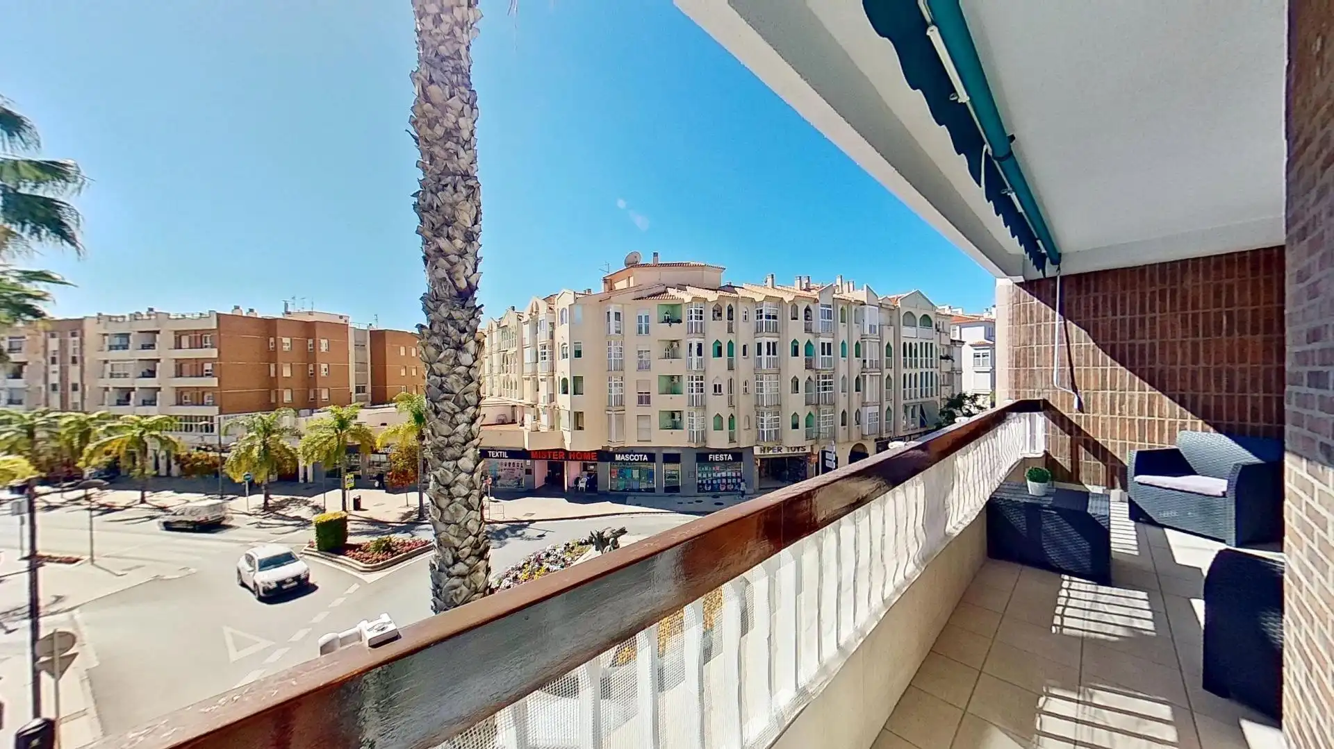 Vista exterior de Pis en venda en Motril amb Balcó